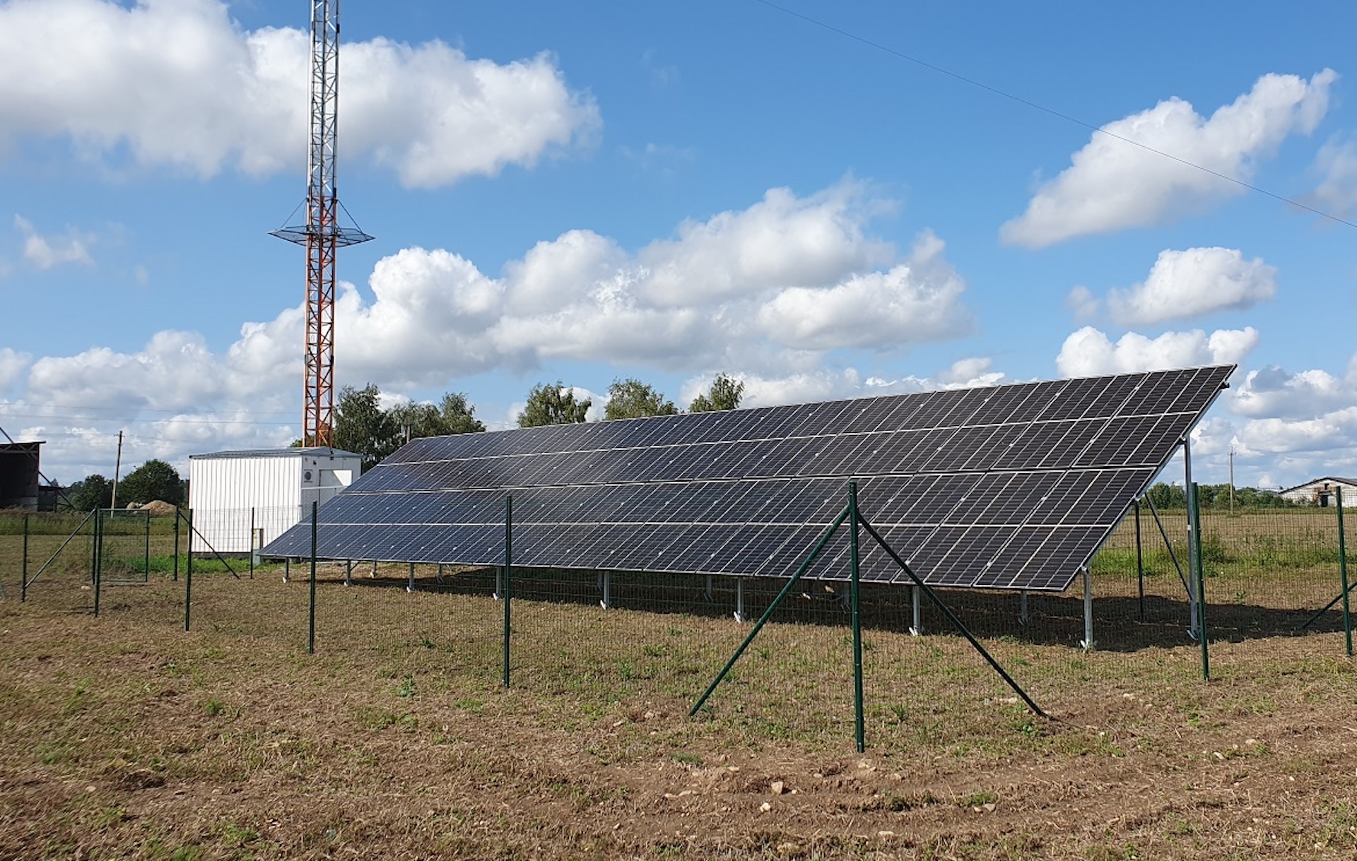 Până la sfârșitul anului, aproape 100 de turnuri mobile Telia vor fi alimentate cu energie solară